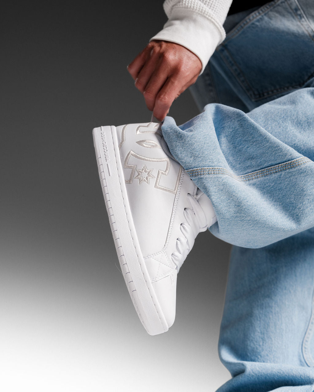 Mens Court Graffik Sneakers