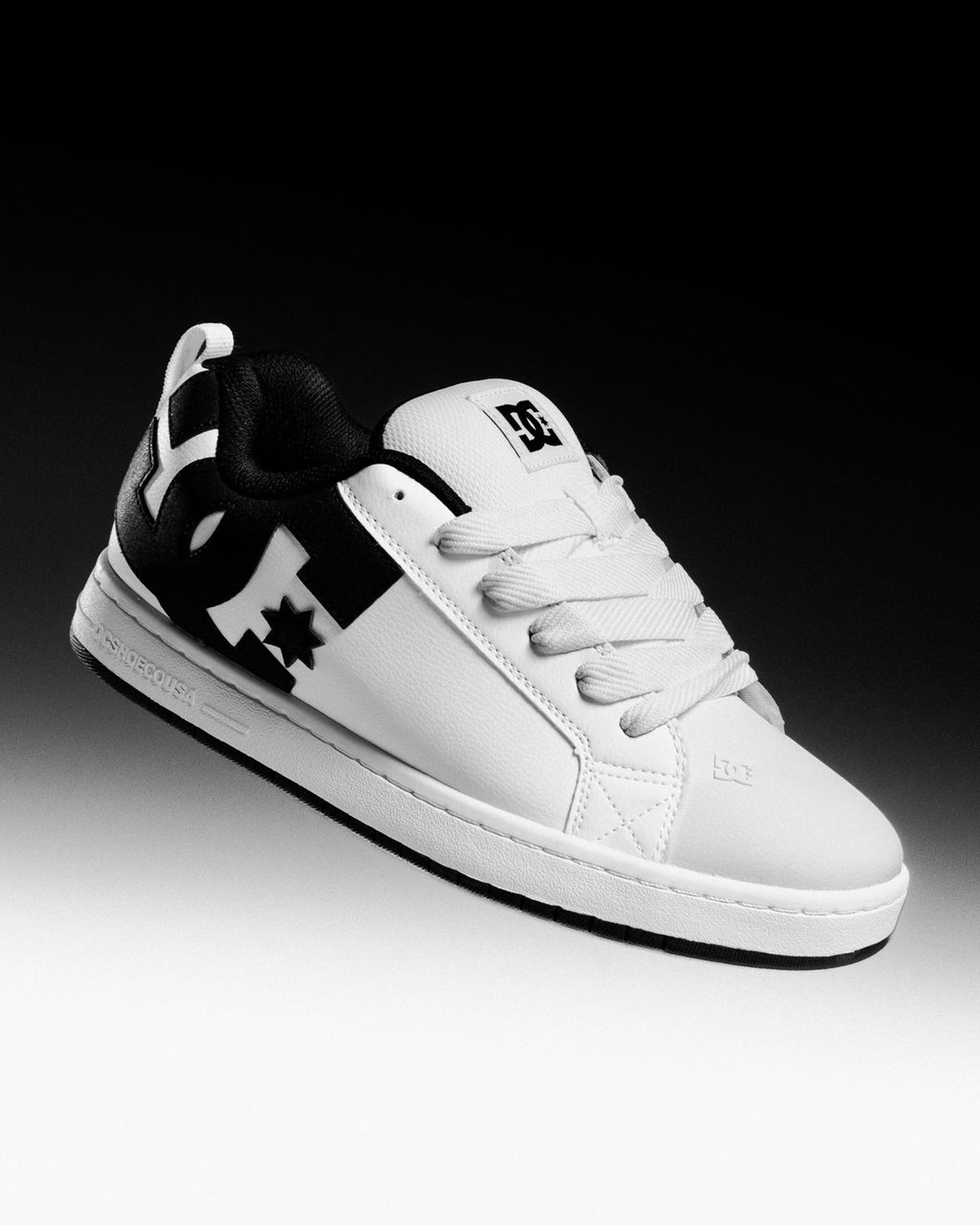 Mens Court Graffik Sneakers
